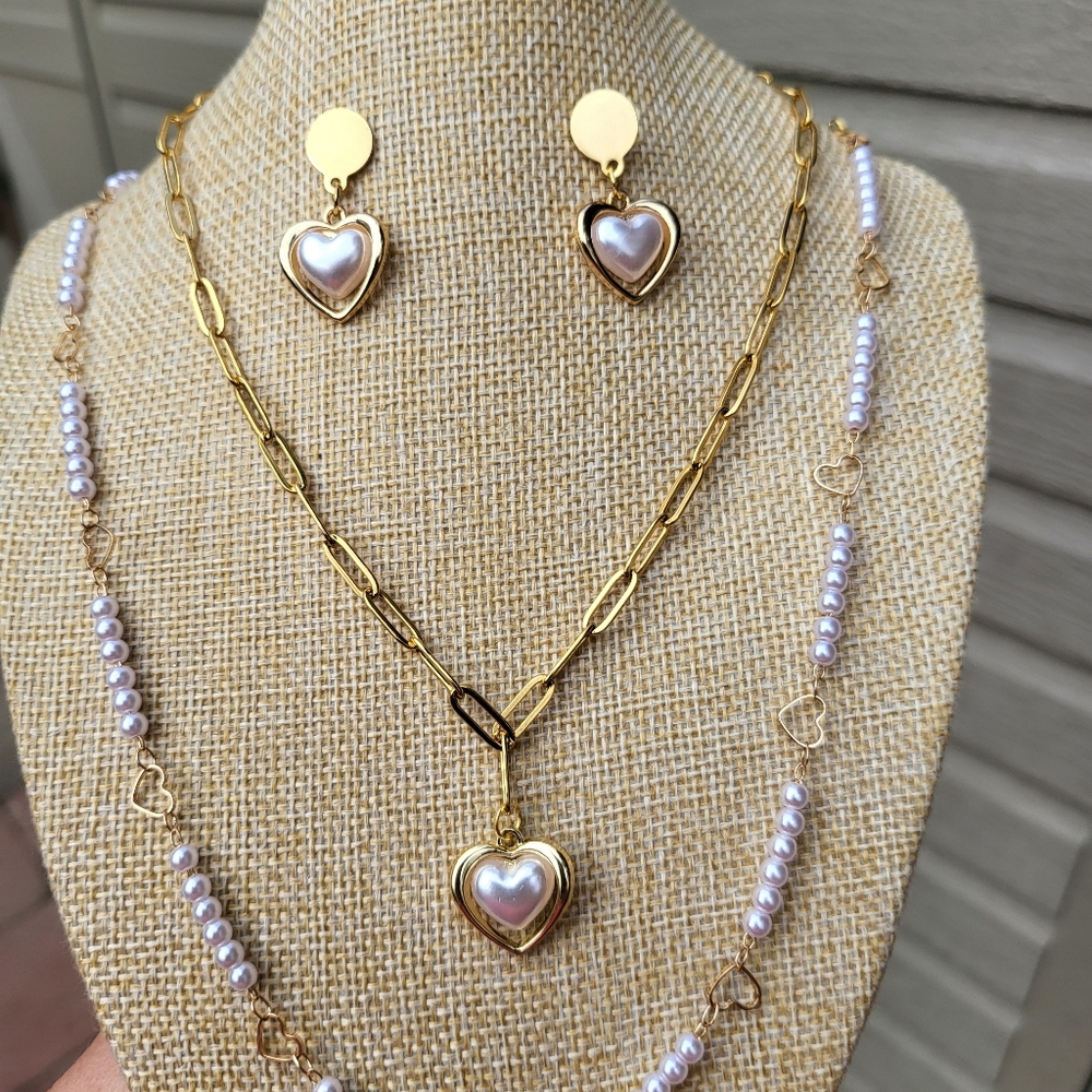 SET of Necklace and earrings.
